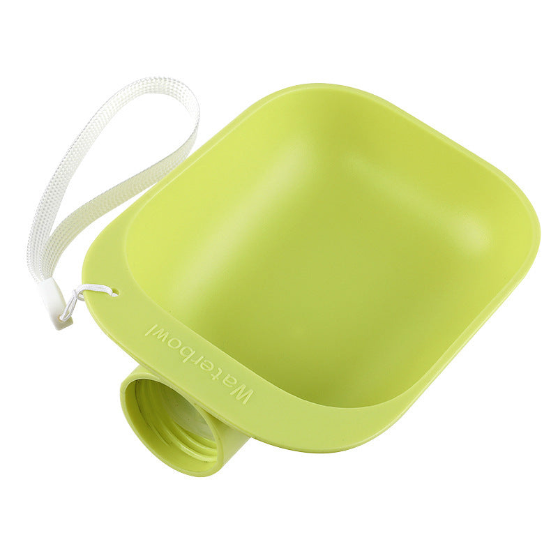 Dogs go out, kettle, drinker, portable water and food, pets can be accompanied by mineral water bottles to feed the drinker supplies
