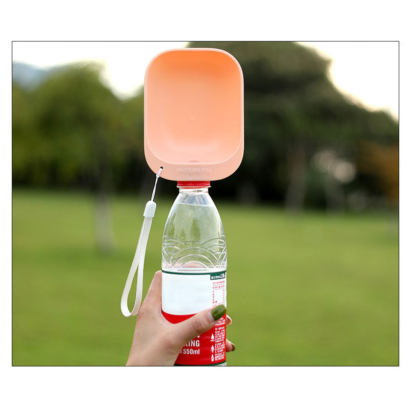 Dogs go out, kettle, drinker, portable water and food, pets can be accompanied by mineral water bottles to feed the drinker supplies
